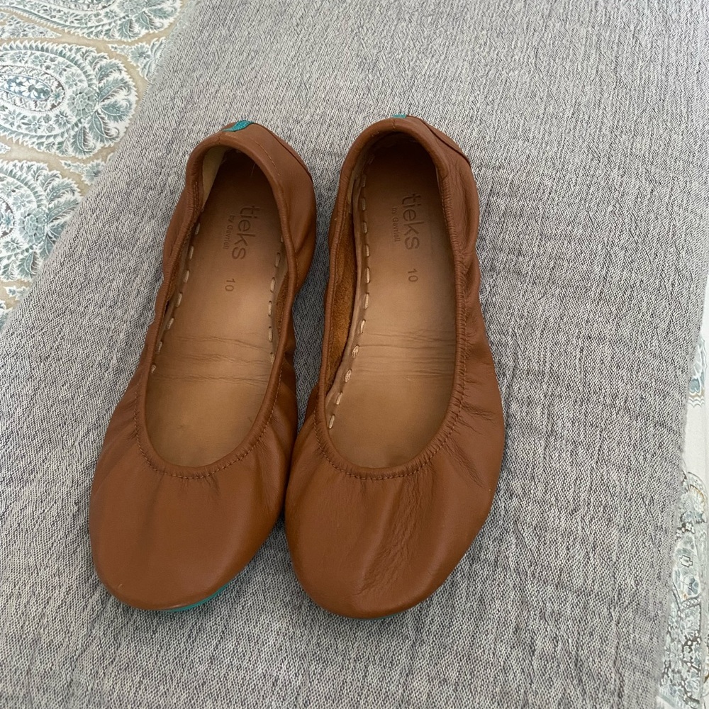 Tieks excellent used condition with bags! Tan